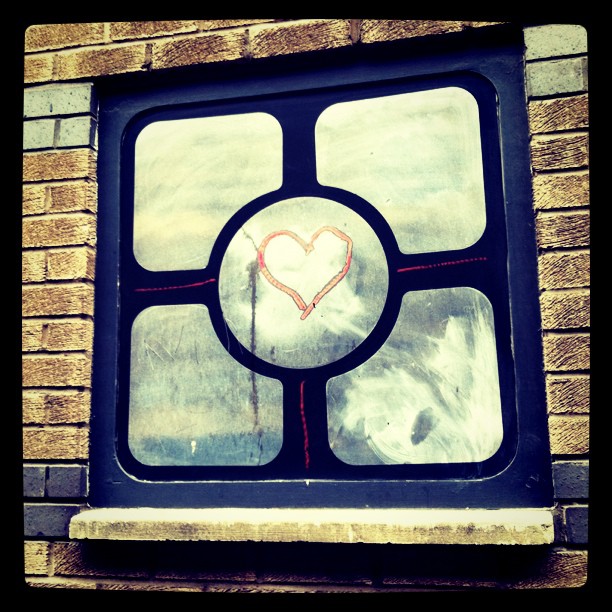 Companion cube graffiti